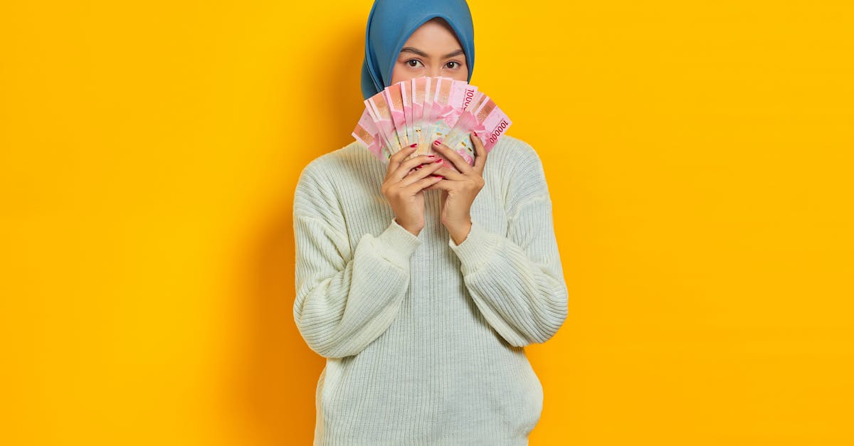 Graphique financier montrant une devise en baisse, avec le drapeau indonésien en arrière-plan